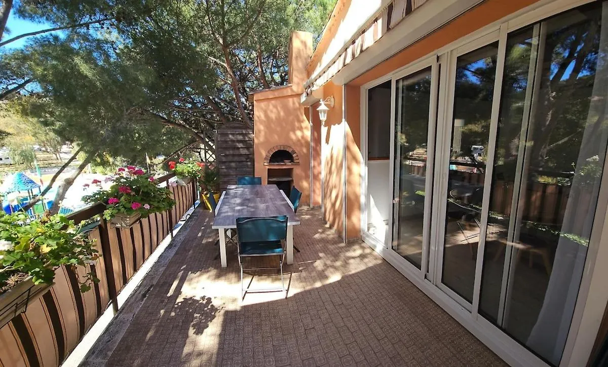 Appartement Proche Centre-Ville Et Plages 滨海卡瓦莱尔 0*,  法国